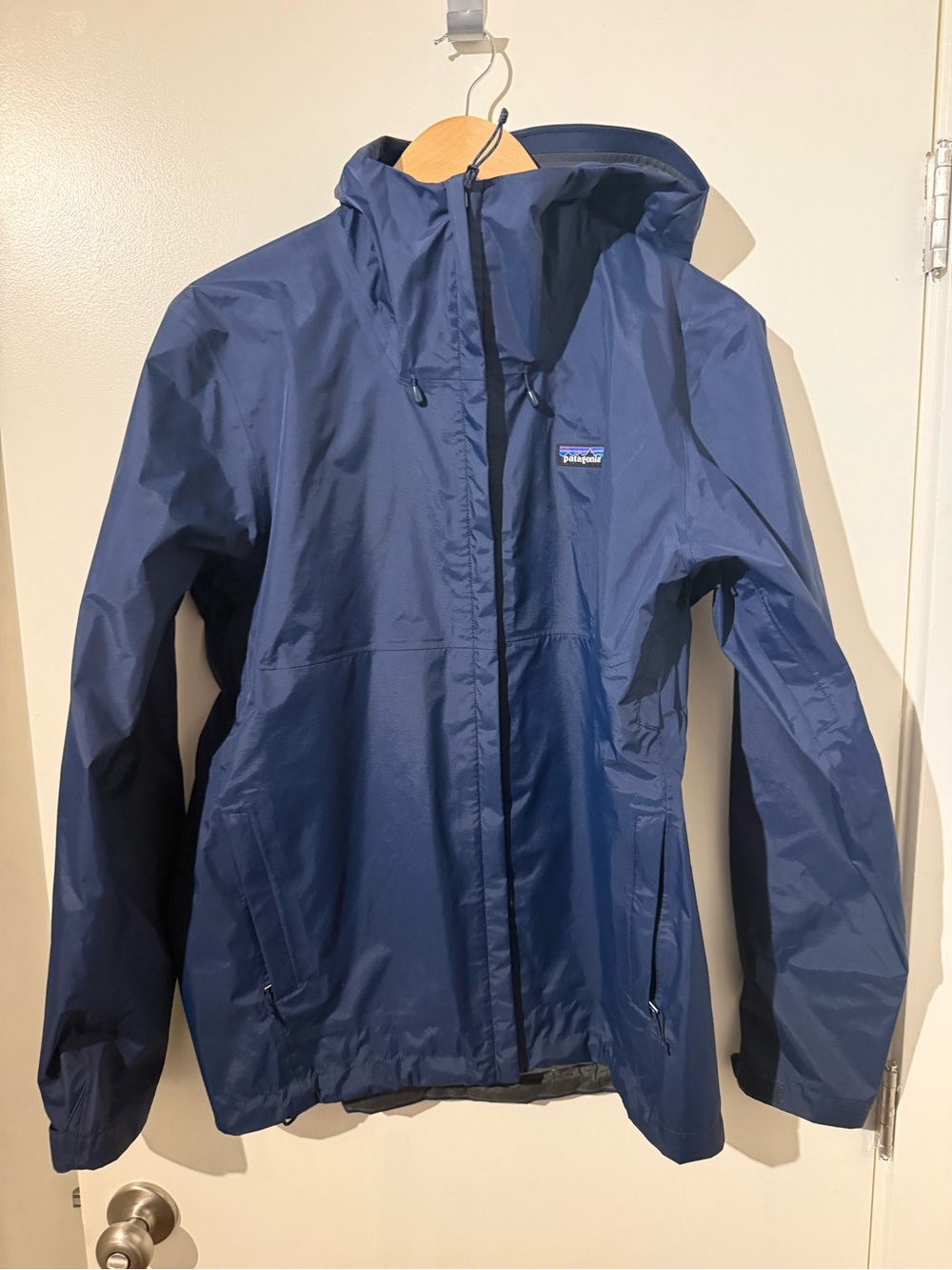 Patagonia Men's Hooded Rain Shell in Navy